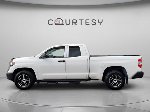 Used 2018 Toyota Tundra SR5 image 2
