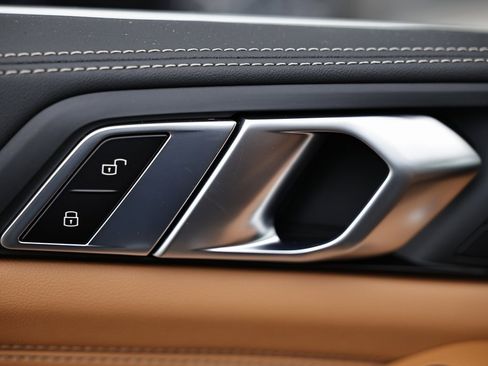 Certified 2025 BMW X5 sDrive40i w/ Premium Package image 16