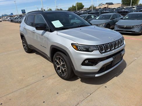 Used 2025 Jeep Compass Limited AWD/4WD image 7