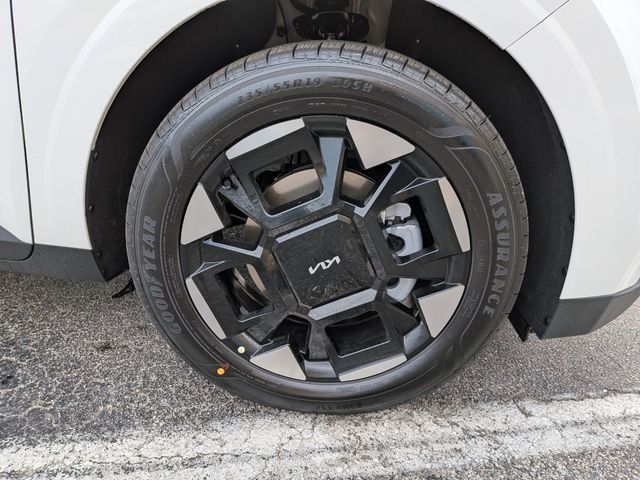 New 2027 Kia Carnival EX FWD image 11