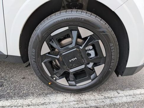 New 2027 Kia Carnival EX FWD image 11