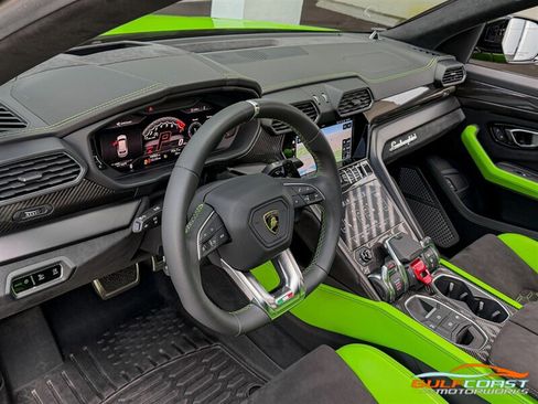 Used 2021 Lamborghini Urus AWD/4WD image 33