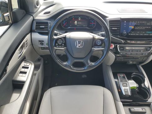 Used 2019 Honda Pilot Touring image 11