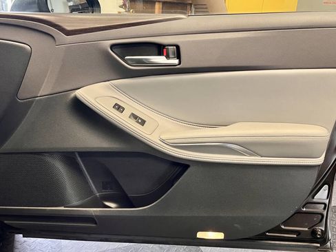 Used 2019 Toyota Avalon XLE image 21