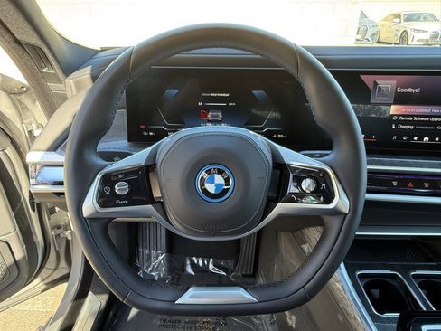 Used 2025 BMW i7 eDrive50 image 24