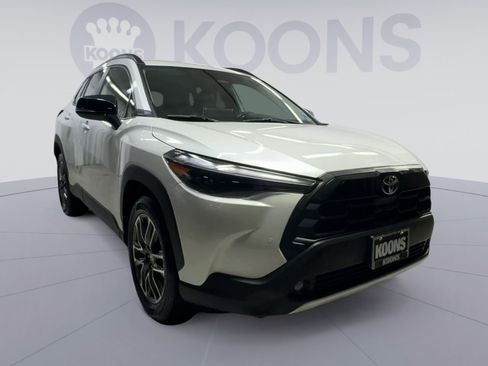 Used 2026 Toyota Corolla Cross XLE AWD/4WD image 2
