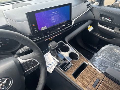 New 2026 Toyota Sienna Platinum AWD/4WD image 28