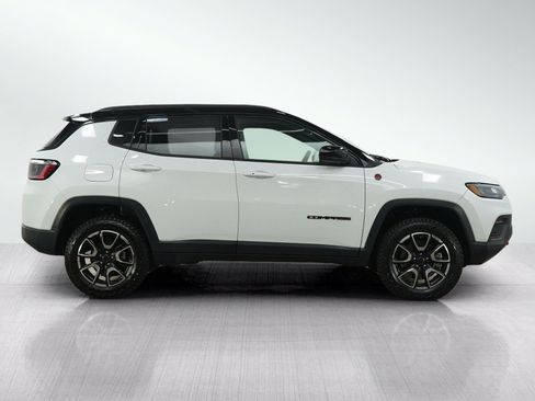 Used 2025 Jeep Compass Trailhawk AWD/4WD image 7