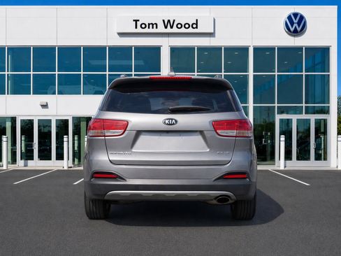 Used 2016 Kia Sorento EX w/ EX Touring Package FWD image 4