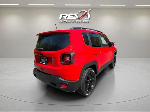 Used 2018 Jeep Renegade Altitude image 40