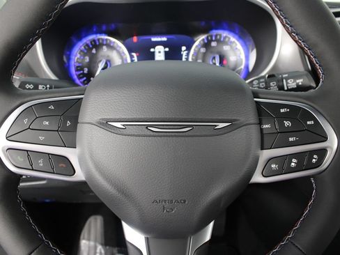 New 2027 Chrysler Pacifica Select FWD image 12