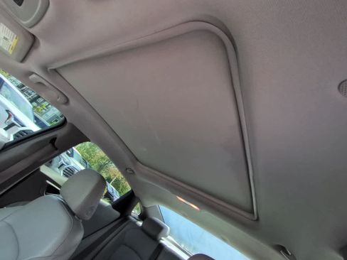 Used 2017 Chevrolet Malibu LT w/ Leather Package FWD image 19