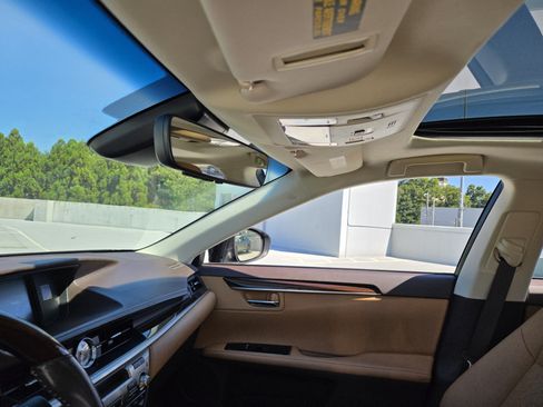 Used 2017 Lexus ES 350 w/ Premium Package FWD image 16
