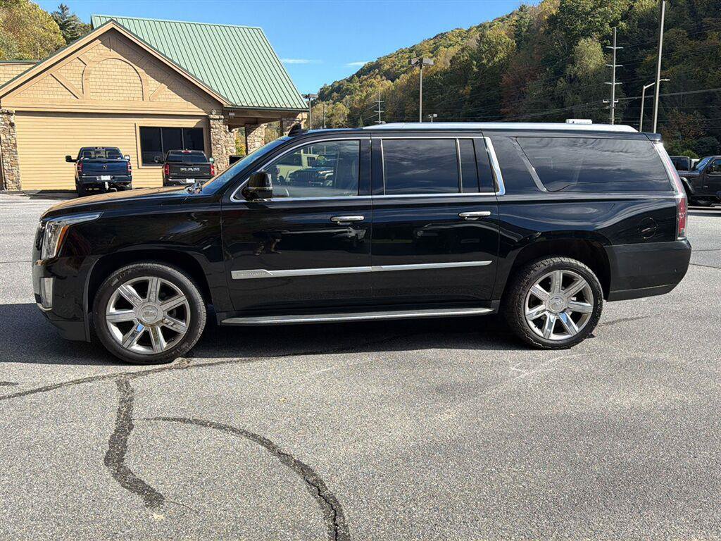 Used 2019 Cadillac Escalade ESV Luxury AWD/4WD image 2