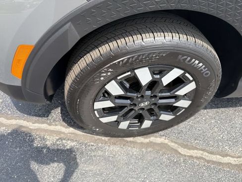 Used 2025 Hyundai Santa Cruz SEL AWD/4WD image 17
