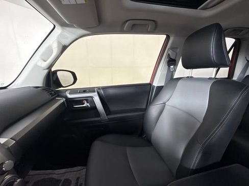 Used 2020 Toyota 4Runner SR5 Premium w/ Moonroof Package RWD image 20