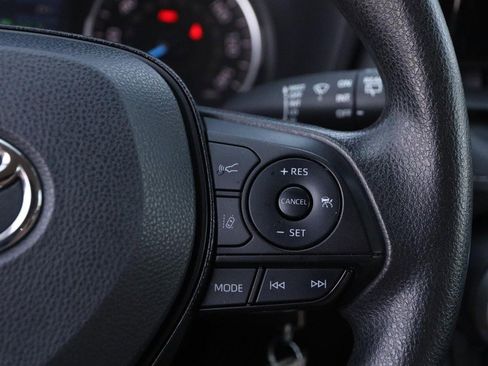 Used 2021 Toyota RAV4 LE image 12