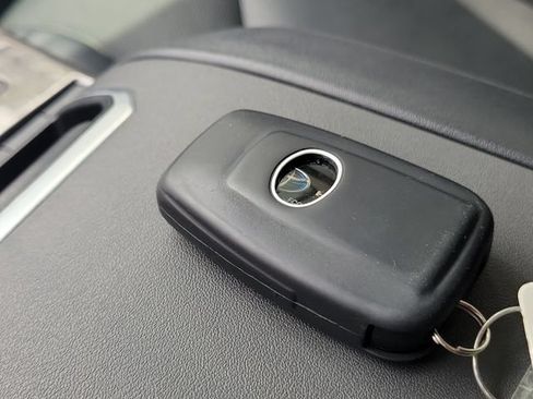 Used 2021 Toyota Highlander Platinum FWD image 38