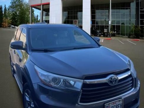 Used 2016 Toyota Highlander Limited w/ Driver Technology Package image 15
