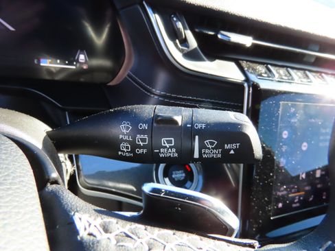 Used 2023 Jeep Grand Cherokee L Laredo image 37