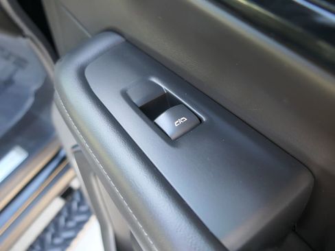 Used 2025 Chevrolet Suburban Z71 AWD/4WD image 24