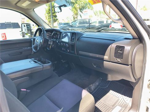 Used 2011 Chevrolet Silverado 2500 LT AWD/4WD image 12