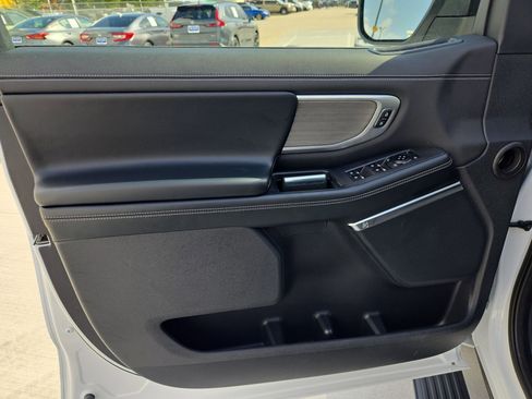 Used 2025 Ford Expedition Platinum image 14