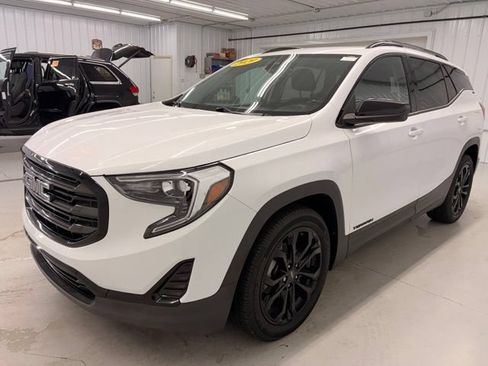 Used 2020 GMC Terrain SLE w/ Elevation Edition FWD image 3
