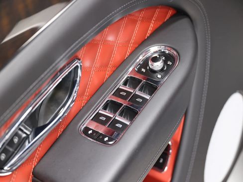 Used 2022 Bentley Bentayga AWD/4WD image 12