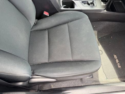 Used 2016 Toyota RAV4 LE FWD image 16