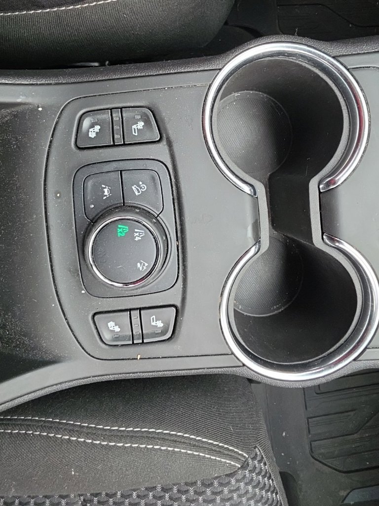 Certified 2022 GMC Terrain SLE w/ Driver Convenience Package AWD/4WD image 9