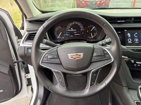 Used 2017 Cadillac XT5 Luxury image 15