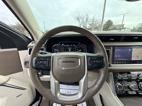 Used 2021 GMC Yukon XL Denali w/ Denali Premium Package image 13