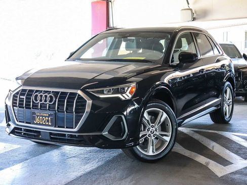 Used 2023 Audi Q3 2.0T Premium w/ Convenience Package AWD/4WD image 1