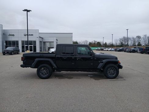 New 2026 Jeep Gladiator Sport image 8