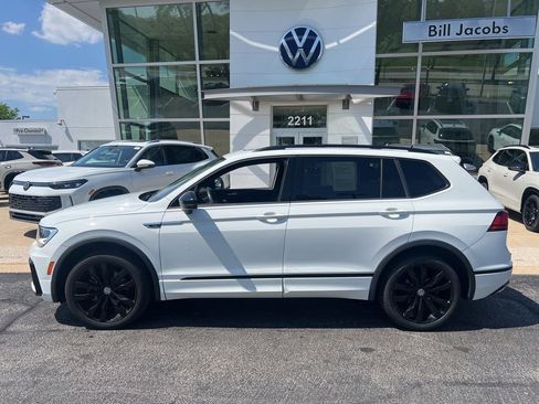 Used 2021 Volkswagen Tiguan SE R-Line AWD/4WD image 3