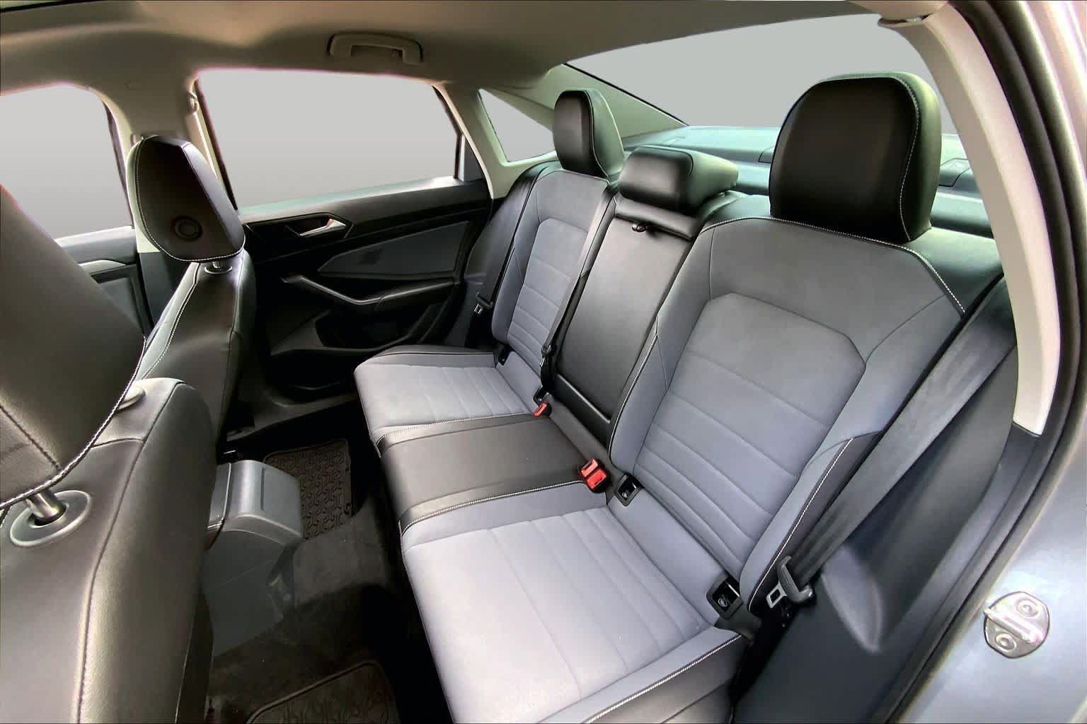 Used 2026 Volkswagen Jetta SE FWD image 20