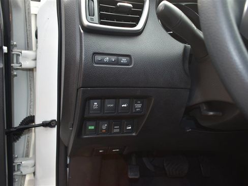 Used 2015 Nissan Rogue SV w/ SV Premium Package AWD/4WD image 13