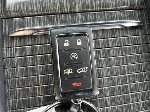 Used 2022 Jeep Wagoneer Series III w/ Premium Group I image 38