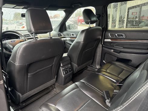 Used 2018 Ford Explorer Limited image 30