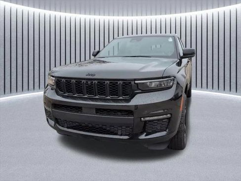 Certified 2025 Jeep Grand Cherokee L Limited w/ Luxury Tech Group II AWD/4WD image 17