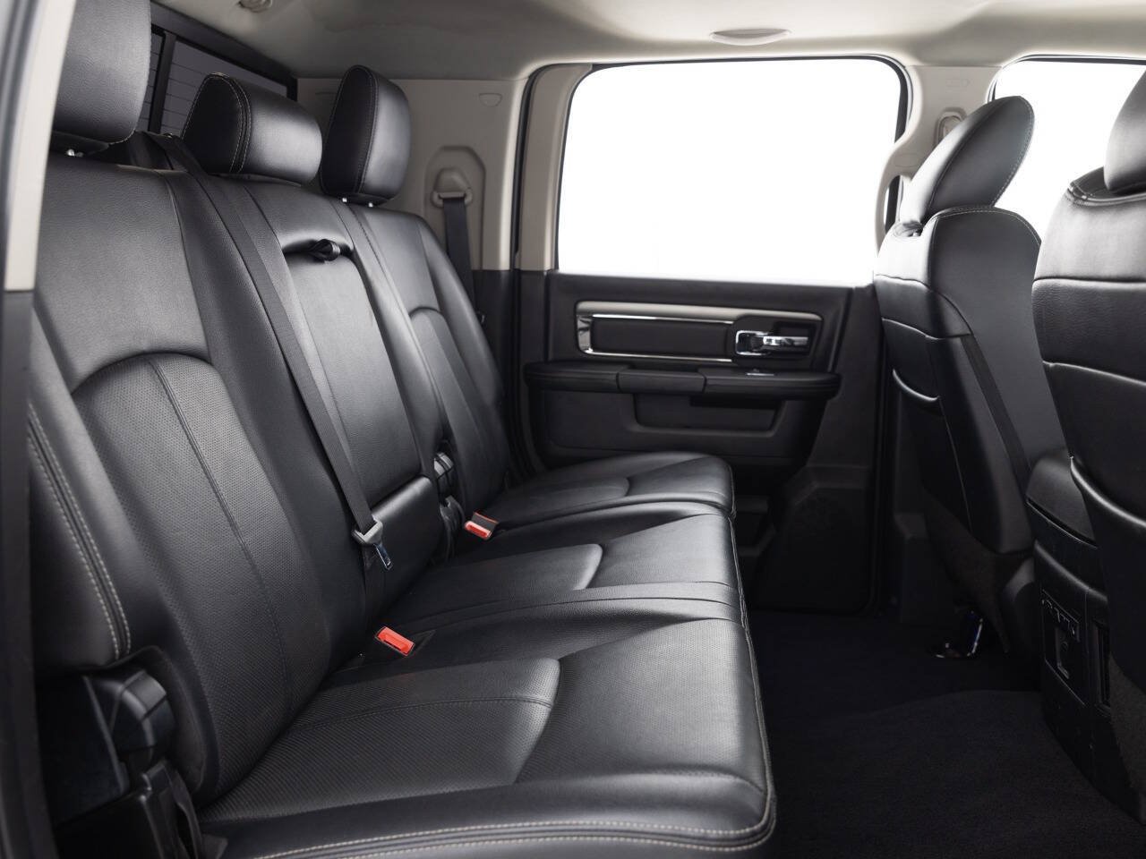 Used 2018 RAM 3500 Laramie w/ Sport Appearance Group AWD/4WD image 33