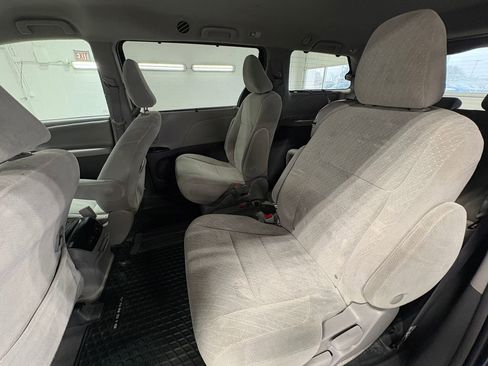 Used 2019 Toyota Sienna LE image 21