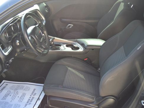 Used 2019 Dodge Challenger SXT RWD image 8