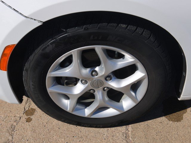 Used 2017 Chrysler Pacifica Touring-L Plus w/ Tire & Wheel Group FWD image 11