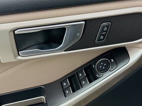 Used 2023 Ford Explorer XLT w/ Equipment Group 202A image 15