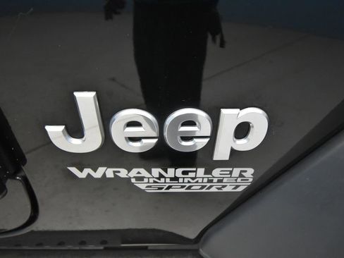 Used 2019 Jeep Wrangler Unlimited Sport S image 36