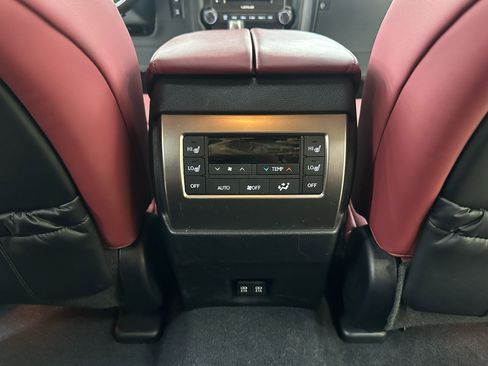 Used 2022 Lexus GX 460 Premium w/ Premium Package image 35