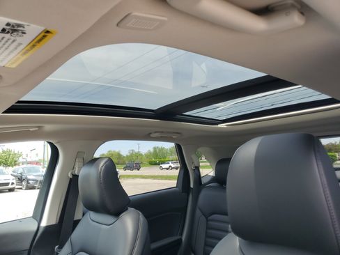 Used 2024 Ford Edge SEL w/ Convenience Package AWD/4WD image 11