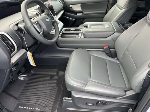 New 2025 Ford Expedition Active image 24